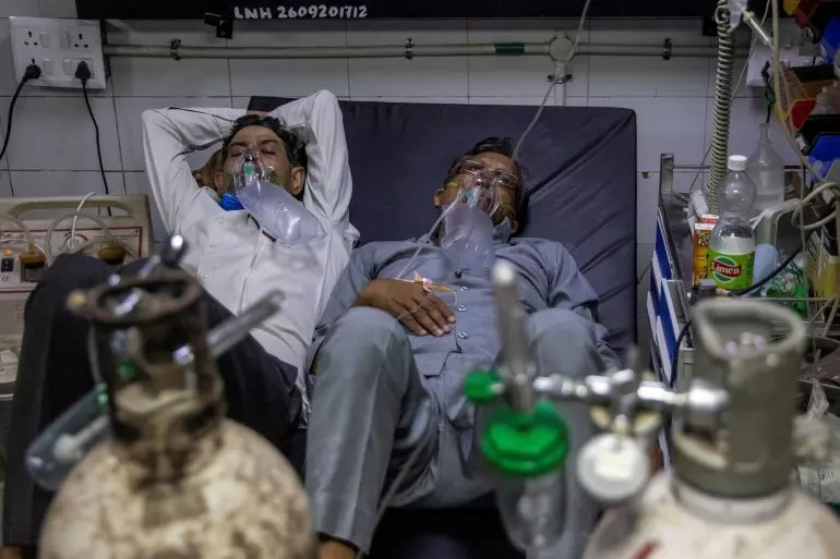 രണ്ടാം തരംഗം ഗുരുതരാവസ്ഥയിലേക്ക്; രാജ്യത്ത് മൂന്നാം ദിനവും മൂന്നു ലക്ഷം കടന്ന് കോവിഡ് കേസുകള്‍