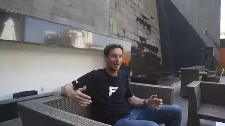 എവറസ്റ്റും കയറി കോവിഡ്; നോര്വെയില് നിന്നുള്ള പര്വതാരോഹകന് രോഗം എവറസ്റ്റും കയറി കോവിഡ്; നോര്വെയില് നിന്നുള്ള പര്വതാരോഹകന് രോഗം