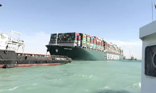 എവർ ഗിവൺ പ്രതിസന്ധി നിയമയുദ്ധത്തിലേക്ക്;  സൂയസ് കനാൽ അതോറിറ്റിക്കെതിരെ  ഇൻഷുറൻസ് കമ്പനി കോടതിയിൽ