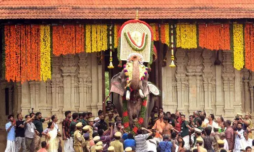 തൃശൂർപൂരം ഉപചാരം ചൊല്ലിപ്പിരിഞ്ഞു