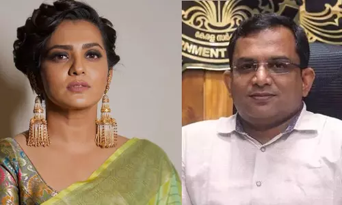 മലപ്പുറത്തെ ആരാധനാലയങ്ങളില്‍ പ്രവേശനം അഞ്ച് പേര്‍ക്ക്; തീരുമാനം മാറ്റരുത്, കലക്ടറെ പിന്തുണച്ച് പാര്‍വതി