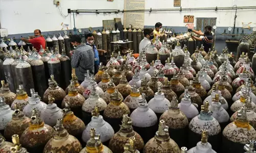 ഓക്‌സിജൻ വിതരണം തടസപ്പെടുത്തുന്നയാളെ തൂക്കിലേറ്റുമെന്ന് ഡല്‍ഹി ഹൈക്കോടതി