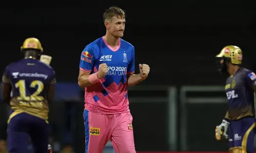 എറിഞ്ഞിട്ട് ക്രിസ് മോറിസ്; കൊല്‍ക്കത്തയ്ക്ക് ബാറ്റിങ് തകര്‍ച്ച