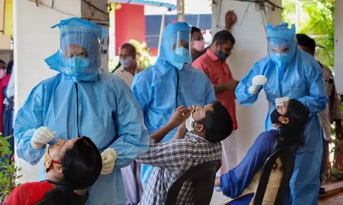 സംസ്ഥാനത്തെ വരിഞ്ഞുമുറുക്കി കോവിഡ്