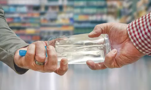 മദ്യം കിട്ടിയില്ല; സാനിറ്റൈസര്‍ കുടിച്ച ഏഴ് പേര്‍ മരിച്ചു