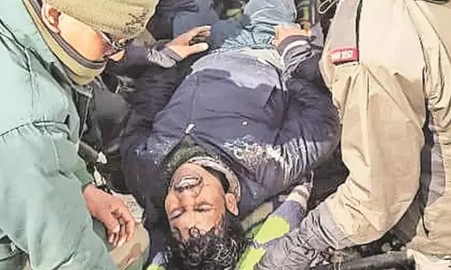 ഉത്തരാഖണ്ഡില് ഹിമപാതത്തിൽ മരിച്ചവരുടെ എണ്ണം പത്തായി; 400 പേരെ രക്ഷപ്പെടുത്തി ഉത്തരാഖണ്ഡില് ഹിമപാതത്തിൽ മരിച്ചവരുടെ എണ്ണം പത്തായി; 400 പേരെ രക്ഷപ്പെടുത്തി