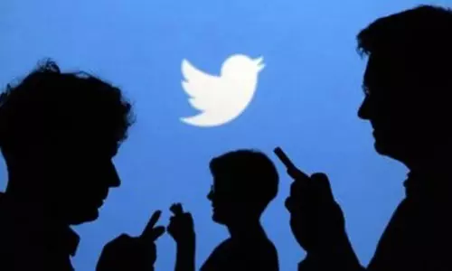 കേന്ദ്രത്തിന്റെ കോവിഡ് പ്രതിരോധത്തെ വിമര്ശിക്കുന്ന ഒറ്റ ട്വീറ്റും വേണ്ട; ട്വിറ്ററിന് നോട്ടീസ് കേന്ദ്രത്തിന്റെ കോവിഡ് പ്രതിരോധത്തെ വിമര്ശിക്കുന്ന ഒറ്റ ട്വീറ്റും വേണ്ട; ട്വിറ്ററിന് നോട്ടീസ്