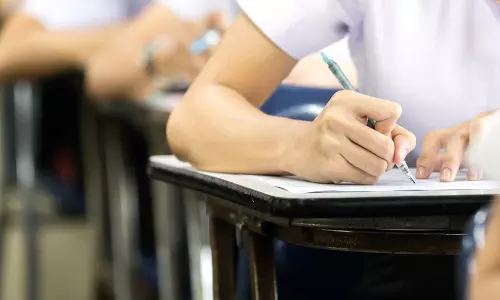 പരീക്ഷ മാറ്റിവയ്ക്കണമെന്ന് ആവശ്യപ്പെട്ട് നഴ്സിംഗ് വിദ്യാര്‍ഥികളുടെ മാസ് ക്യാമ്പയിന്‍