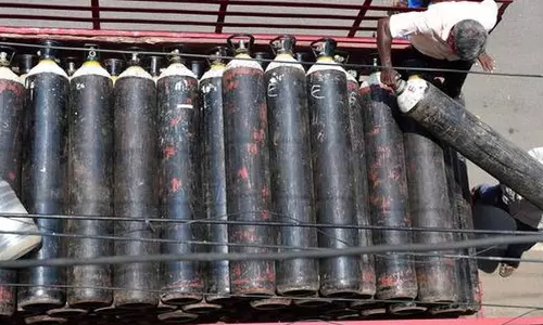 ശ്രീപെരുംപത്തൂരിലെ ഓക്സിജന്‍ ആന്ധ്രക്കും തെലങ്കാനക്കും: എതിര്‍പ്പുമായി തമിഴ്നാട്