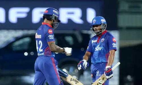 പൃഥ്വി ഷാക്ക് അർധ സെഞ്ച്വറി; ഡല്‍ഹിക്ക് ഭേദപ്പെട്ട സ്കോർ