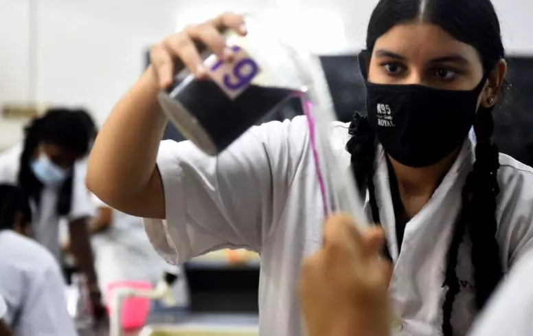 കോവിഡ്: സംസ്ഥാനത്തെ ഹയർസെക്കൻഡറി പ്രാക്ടിക്കൽ പരീക്ഷകൾ മാറ്റിവെച്ചു കോവിഡ്: സംസ്ഥാനത്തെ ഹയർസെക്കൻഡറി പ്രാക്ടിക്കൽ പരീക്ഷകൾ മാറ്റിവെച്ചു