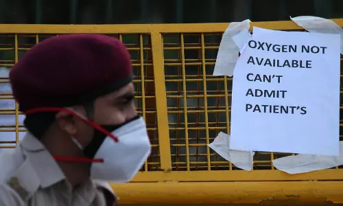 ബംഗാളിലും ഓക്സിജന്‍ ക്ഷാമം രൂക്ഷം: 18ന് മുകളിലുള്ളവർക്കുള്ള വിവാദ വാക്‌സിൻ നയം തിരുത്തി കേന്ദ്രസർക്കാർ