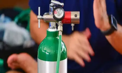 ജീവവായു മുടങ്ങില്ല, മഹാമാരിക്കാലത്തെ കേരളമാതൃക- കൈയടിച്ച് ലോകം