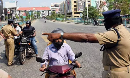 സമ്പൂർണ ലോക്ക്ഡൗണില്ല; സംസ്ഥാനത്ത് വാരാന്ത്യ നിയന്ത്രണം തുടരും