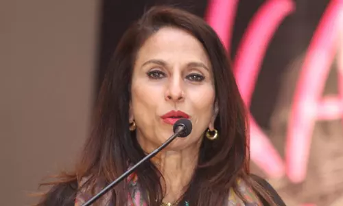 എല്ലാവര്‍ക്കും സോനു സൂദ് ആകാന്‍ പറ്റില്ലല്ലോ? മാലി ദ്വീപില്‍ അവധിയാഘോഷിക്കുന്ന താരങ്ങളെ പരിഹസിച്ച് ശോഭ ഡേ