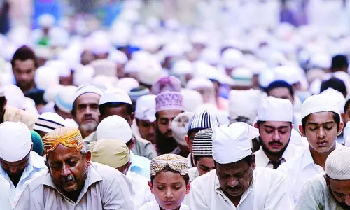 റമദാനിൽ പള്ളികളിൽ അമ്പത് പേർ മാത്രം റമദാനിൽ പള്ളികളിൽ അമ്പത് പേർ മാത്രം
