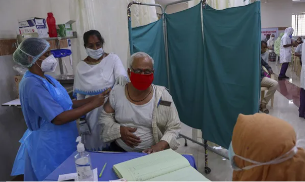 വാക്സിൻ വില കുറയ്ക്കണം; സെറം ഇൻസ്റ്റിറ്റ്യൂട്ടിനോടും ഭാരത് ബയോടെക്കിനോടും കേന്ദ്രം