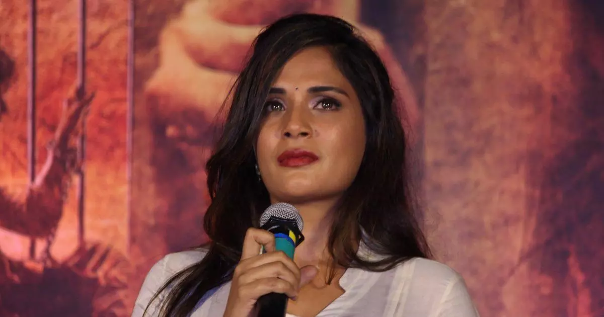 ഭക്ഷ്യകിറ്റ് നല്കി, മതപരമായ ആഘോഷങ്ങള് റദ്ദാക്കി: കേരളം മാതൃകയെന്ന് റിച്ച ഛദ്ദ ഭക്ഷ്യകിറ്റ് നല്കി, മതപരമായ ആഘോഷങ്ങള് റദ്ദാക്കി: കേരളം മാതൃകയെന്ന് റിച്ച ഛദ്ദ