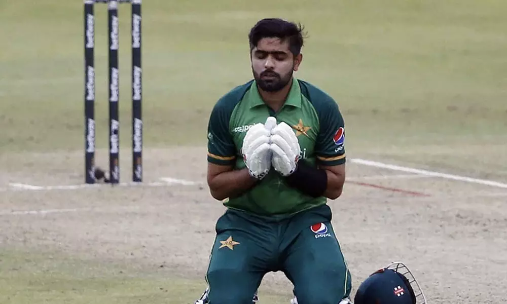 ഒന്നിച്ചു നിൽക്കാം; അക്തറിന് പിന്നാലെ ഇന്ത്യയ്ക്ക് ഐക്യദാർഢ്യം അറിയിച്ച് പാക് നായകൻ ബാബർ അസം ഒന്നിച്ചു നിൽക്കാം; അക്തറിന് പിന്നാലെ ഇന്ത്യയ്ക്ക് ഐക്യദാർഢ്യം അറിയിച്ച് പാക് നായകൻ ബാബർ അസം