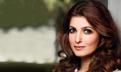 യുകെയിൽ നിന്നെത്തിച്ച 100 ഓക്‌സിജൻ കോൺസെന്റ്രേറ്ററുകളുണ്ട്, സഹായിക്കാമോ?; അഭ്യർത്ഥനയുമായി നടി ട്വിങ്കിൾ ഖന്ന