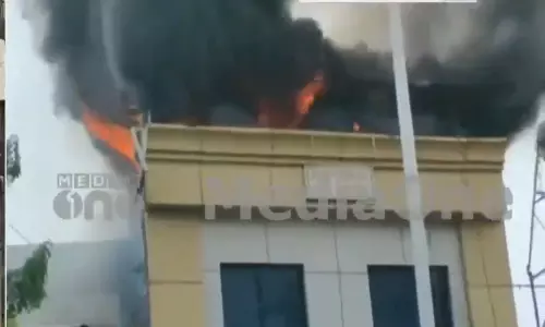 തിരുവനന്തപുരം കവടിയാറിൽ ഹോട്ടലിൽ തീപിടിത്തം തിരുവനന്തപുരം കവടിയാറിൽ ഹോട്ടലിൽ തീപിടിത്തം