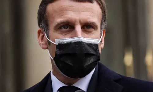 നാം ഒരുമിച്ചു വിജയിക്കും: കോവിഡ് പ്രതിസന്ധിയില് ഇന്ത്യയ്ക്കൊപ്പം ഫ്രാന്സ്, ഹിന്ദിയില് കുറിപ്പുമായി ഇമ്മാനുവല് മാക്രോണ് നാം ഒരുമിച്ചു വിജയിക്കും: കോവിഡ് പ്രതിസന്ധിയില് ഇന്ത്യയ്ക്കൊപ്പം ഫ്രാന്സ്, ഹിന്ദിയില് കുറിപ്പുമായി ഇമ്മാനുവല് മാക്രോണ്