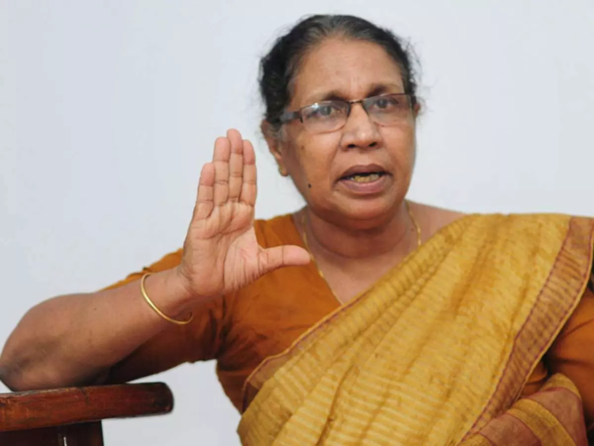 പുനലൂര് പാസഞ്ചര് ട്രെയിനില് യുവതിയെ ആക്രമിച്ച സംഭവം; വനിതാ കമ്മീഷന് സ്വമേധയാ കേസെടുത്തു പുനലൂര് പാസഞ്ചര് ട്രെയിനില് യുവതിയെ ആക്രമിച്ച സംഭവം; വനിതാ കമ്മീഷന് സ്വമേധയാ കേസെടുത്തു