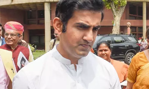 കോവിഡ് മരുന്ന് നല്കാന് ഗംഭീറിന് ലൈസന്സ് ഉണ്ടോ? വിമര്ശവുമായി ഡല്ഹി ഹൈക്കോടതി കോവിഡ് മരുന്ന് നല്കാന് ഗംഭീറിന് ലൈസന്സ് ഉണ്ടോ? വിമര്ശവുമായി ഡല്ഹി ഹൈക്കോടതി