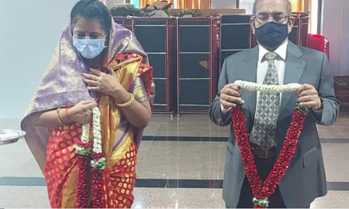 ജീവിതത്തില്‍ ഒറ്റക്കായിപ്പോയ അച്ഛനെ വിവാഹം കഴിപ്പിച്ച് മകള്‍; ഭാഗ്യമാണ് ഈ മകളെന്ന് സോഷ്യല്‍ മീഡിയ