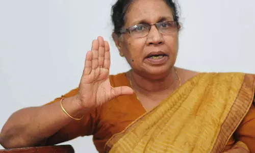 പുനലൂര് പാസഞ്ചര് ട്രെയിനില് യുവതിയെ ആക്രമിച്ച സംഭവം; വനിതാ കമ്മീഷന് സ്വമേധയാ കേസെടുത്തു പുനലൂര് പാസഞ്ചര് ട്രെയിനില് യുവതിയെ ആക്രമിച്ച സംഭവം; വനിതാ കമ്മീഷന് സ്വമേധയാ കേസെടുത്തു