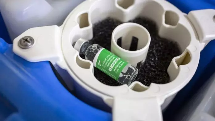 കോവിഷീല്‍ഡ് വാക്സിന്‍ സ്വീകരിക്കുന്ന നാലില്‍ ഒരാള്‍ക്ക് പാര്‍ശ്വഫലങ്ങളെന്ന് പഠനം