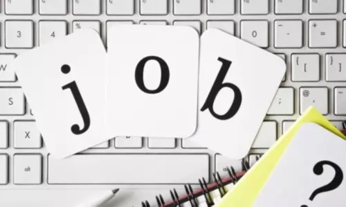 ഒമാനില് പ്രവാസി തൊഴിലാളികളിൽ 10 ശതമാനം പേരെ മാറ്റി ഒമാനി പൗരന്മാരെ നിയമിക്കും ഒമാനില് പ്രവാസി തൊഴിലാളികളിൽ 10 ശതമാനം പേരെ മാറ്റി ഒമാനി പൗരന്മാരെ നിയമിക്കും