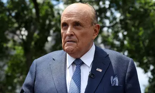 ട്രംപിന്‍റെ അഭിഭാഷകൻ റൂഡി ഗുളിയാനിയുടെ വീട്ടിൽ എഫ്.ബി.ഐ റെയ്ഡ്