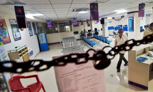 ബാങ്കുകൾ രണ്ടുമണി വരെ മാത്രം; മാർക്കറ്റുകളിൽ കർശന നിയന്ത്രണം