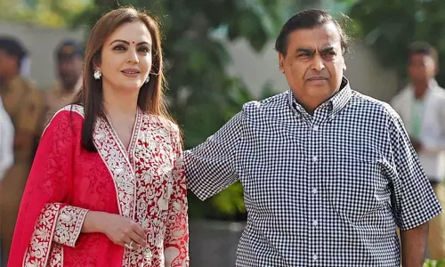 കോവിഡില്‍ രാജ്യത്തിന്‍റെ കൈപിടിച്ച് റിലയന്‍സ്;  1,000 കിടക്കകളുള്ള ആശുപത്രി നിര്‍മിക്കും