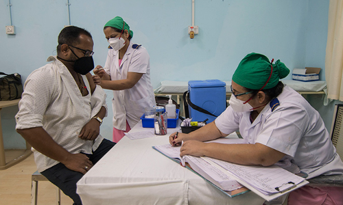 വാക്സിന്‍ ക്ഷാമം; മുംബൈയിൽ മൂന്നു ദിവസത്തേക്ക് വാക്സിനേഷൻ നിർത്തിവെച്ചു