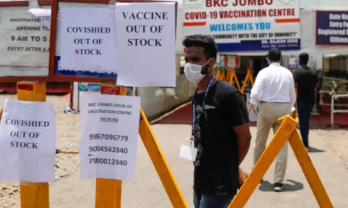 വാക്സിന്‍ കിട്ടാനില്ല: വാക്സിനേഷന്‍ നിര്‍ത്തിവെച്ച് മുംബൈ കോര്‍പ്പറേഷന്‍
