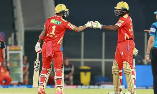 തകര്‍പ്പനടിയുമായി രാഹുലും ഗെയിലും; പഞ്ചാബിന് മികച്ച സ്കോര്‍