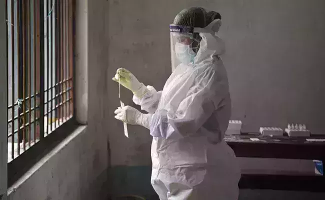 ഇന്ത്യയില് പ്രതിദിന കോവിഡ് രോഗികളുടെ എണ്ണം നാല് ലക്ഷം ഇന്ത്യയില് പ്രതിദിന കോവിഡ് രോഗികളുടെ എണ്ണം നാല് ലക്ഷം