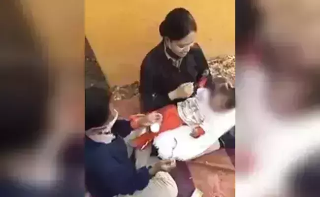 അമ്മ മരിച്ചതറിയാതെ കുഞ്ഞ്; മൃതദേഹത്തിനരികെ ഒന്നരവയസ്സുകാരന്‍ പട്ടിണികിടന്നത് രണ്ടുദിവസം