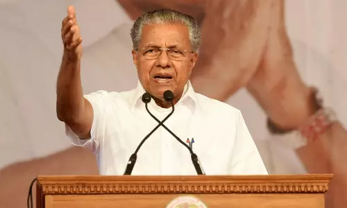 കോവിഡ് മഹാമാരിക്കെതിരെ പോരാടുന്ന മുന്നണി പോരാളികള്ക്ക് അഭിവാദ്യങ്ങള് മെയ് ദിനാശംസയുമായി മുഖ്യമന്ത്രി കോവിഡ് മഹാമാരിക്കെതിരെ പോരാടുന്ന മുന്നണി പോരാളികള്ക്ക് അഭിവാദ്യങ്ങള് മെയ് ദിനാശംസയുമായി മുഖ്യമന്ത്രി