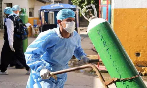 അനുവദിച്ച ഓക്സിജൻ ലഭ്യമാക്കാൻ കാലതാമസം എന്തിന്? കേന്ദ്രത്തെ വിമര്‍ശിച്ച് ഡല്‍ഹി ഹൈക്കോടതി 