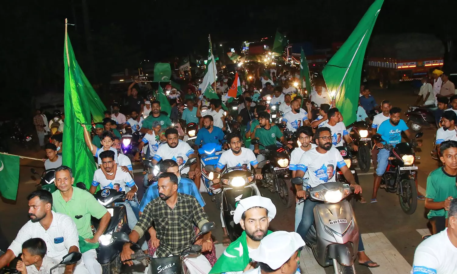 കോട്ടകൾ കുലുങ്ങി; ഇടതുതരംഗത്തിൽ ഉലഞ്ഞ് ലീഗ് കോട്ടകൾ കുലുങ്ങി; ഇടതുതരംഗത്തിൽ ഉലഞ്ഞ് ലീഗ്