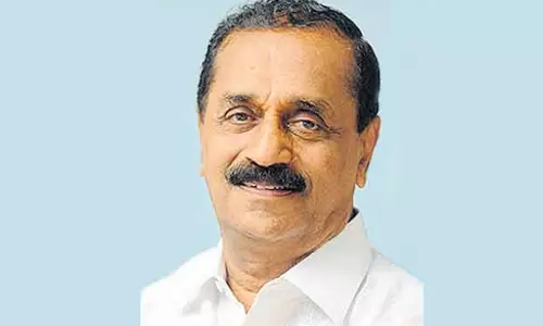 ആദ്യ ലീഡ് എല്.ഡിഎഫിന്: കോഴിക്കോട് നോർത്തില് തോട്ടത്തില് രവീന്ദ്രന് മുന്നില് ആദ്യ ലീഡ് എല്.ഡിഎഫിന്: കോഴിക്കോട് നോർത്തില് തോട്ടത്തില് രവീന്ദ്രന് മുന്നില്