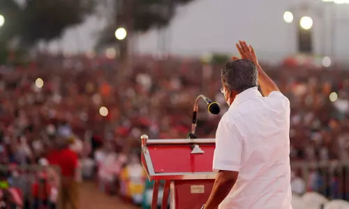 മിന്നൽപ്പിണറായി വിജയൻ; എൽഡിഎഫ് ചരിത്ര വിജയത്തിലേക്ക്