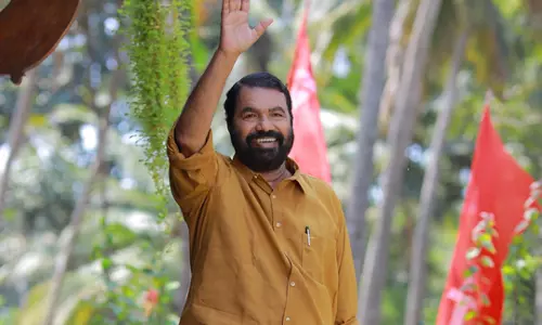 കുമ്മനത്തിനെതിരെ ലീഡ് എടുത്ത് വി.ശിവന്കുട്ടി കുമ്മനത്തിനെതിരെ ലീഡ് എടുത്ത് വി.ശിവന്കുട്ടി