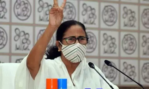 വീട്ടിലിരിക്കൂ, ആഹ്ലാദപ്രകടനങ്ങൾ വേണ്ട; ഹാട്രിക് വിജയത്തിലും സമചിത്തതയോടെ മമത