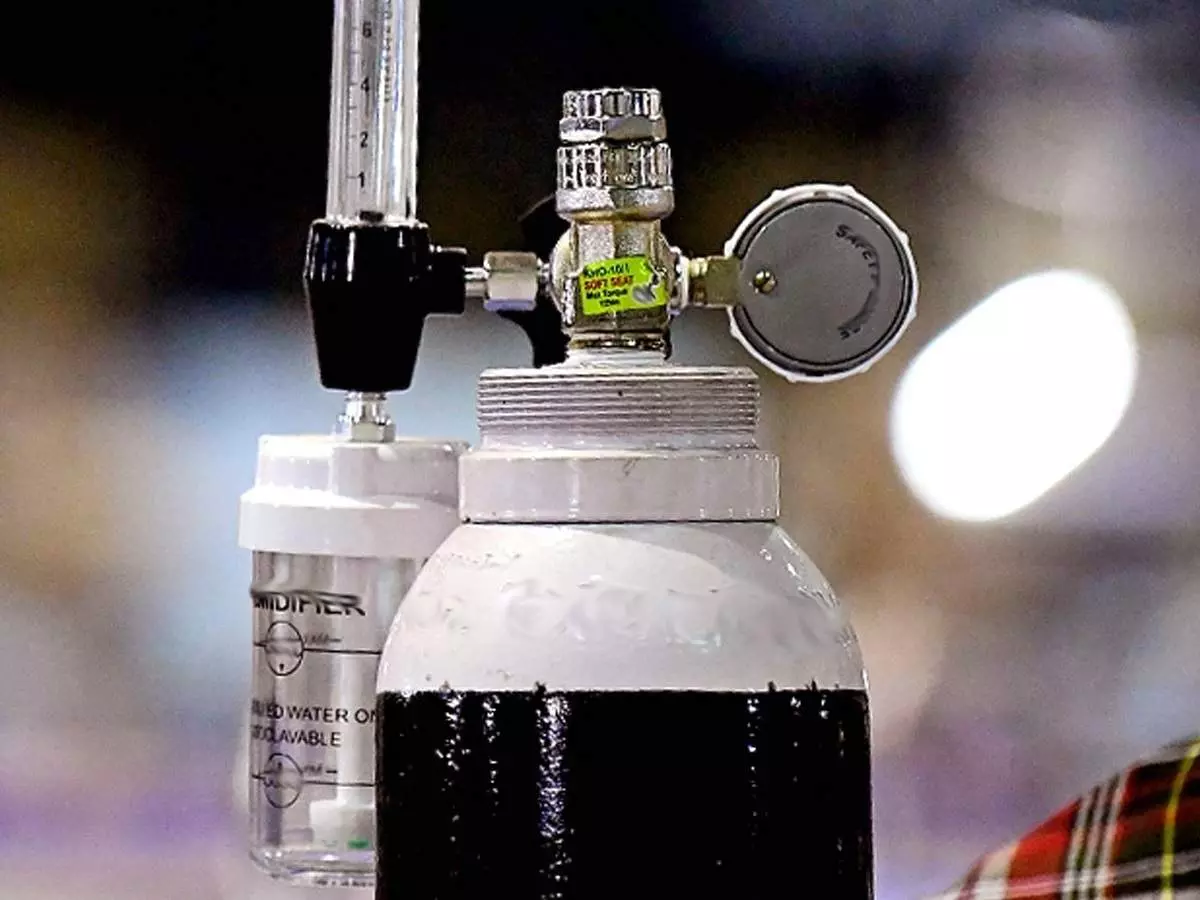 രാജ്യത്ത് വീണ്ടും ഓക്സിജന് കിട്ടാതെ കൂട്ട മരണം: കര്ണാടകയില് 12 പേര് മരിച്ചു രാജ്യത്ത് വീണ്ടും ഓക്സിജന് കിട്ടാതെ കൂട്ട മരണം: കര്ണാടകയില് 12 പേര് മരിച്ചു