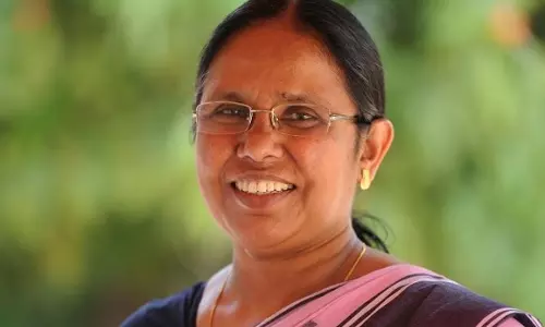 അര്‍ഹിക്കുന്ന അംഗീകാരം ടീച്ചര്‍ക്ക് വാരിക്കോരി കൊടുത്ത് മട്ടന്നൂരുകാര്‍