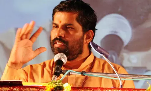 മിത്രങ്ങളേ..അക്കൌണ്ട് പൂട്ടണമെന്ന അയ്യപ്പന്‍റെ നിര്‍ദ്ദേശം പിണറായി വിജയന്‍ നടപ്പാക്കി; പരിഹാസവുമായി സ്വാമി സന്ദീപാനന്ദഗിരി